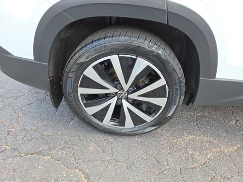 Used 2022 Volkswagen Taos SE AWD/4WD image 9