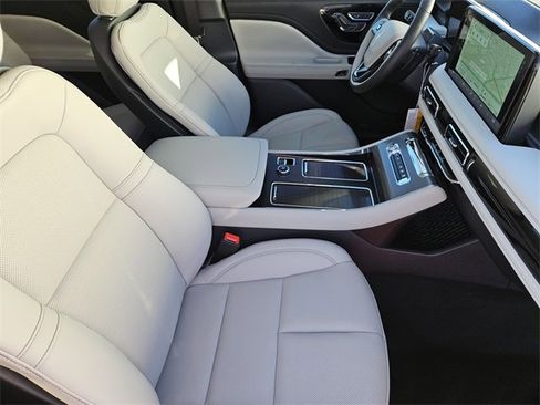 New 2026 Lincoln Aviator 2WD image 13