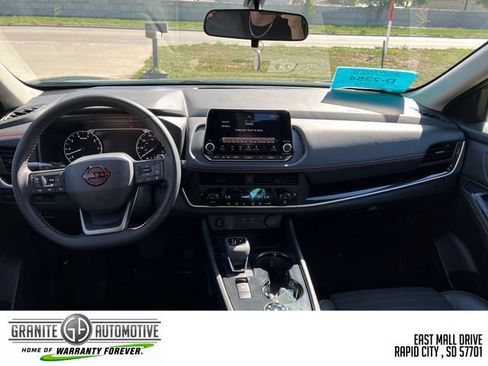 Used 2026 Nissan Rogue SV AWD/4WD image 13