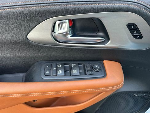New 2026 Chrysler Pacifica Pinnacle image 8