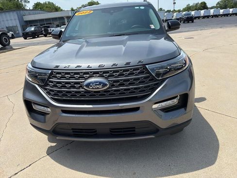 Used 2022 Ford Explorer XLT w/ Equipment Group 202A image 8