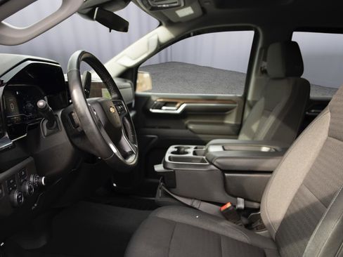 Used 2023 Chevrolet Silverado 1500 LT image 2