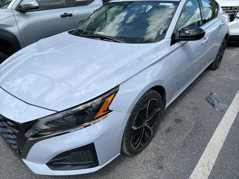 Used 2025 Nissan Altima 2.5 SR w/ SR Premium Package image 1