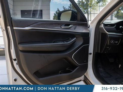 Used 2022 Jeep Grand Cherokee Limited AWD/4WD image 19