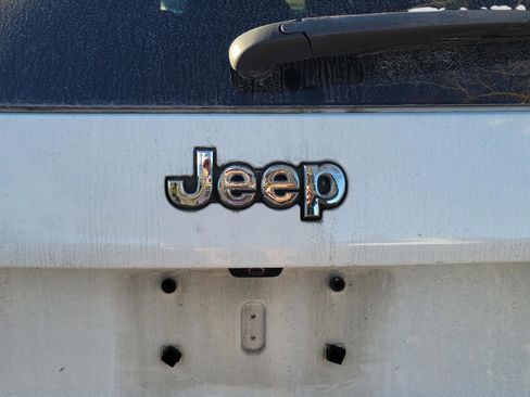 Used 2019 Jeep Cherokee Limited w/ Luxury Group image 19