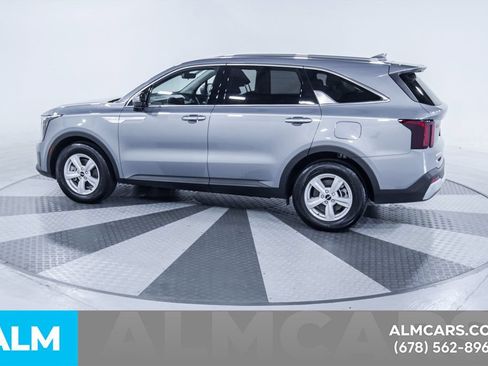 Used 2024 Kia Sorento LX FWD image 11