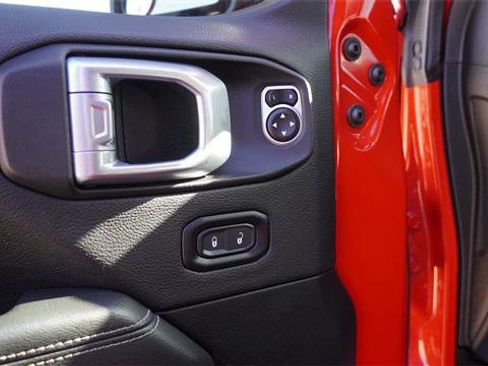 Certified 2021 Jeep Wrangler Unlimited Sahara image 19