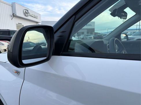 Certified 2025 Hyundai Venue Limited image 25