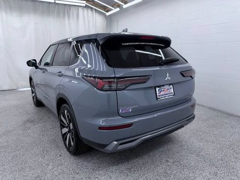Used 2025 Mitsubishi Outlander SE FWD image 4