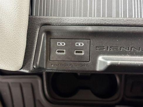 Certified 2026 Toyota Sienna LE FWD image 34