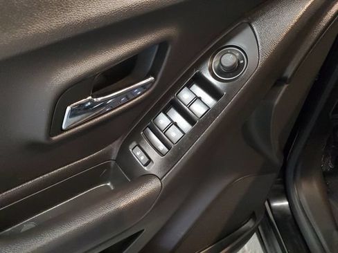 Used 2019 Chevrolet Trax LT w/ LT Convenience Package AWD/4WD image 11