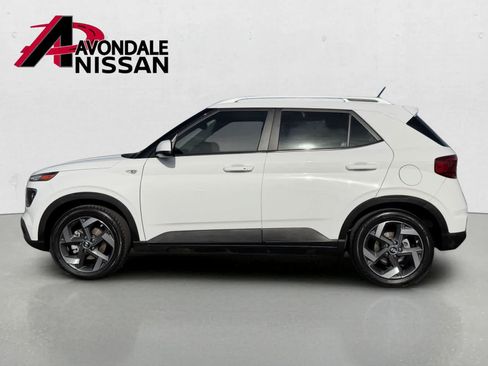 Used 2024 Hyundai Venue SEL FWD image 3