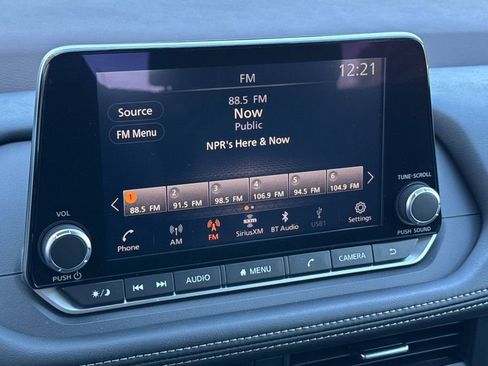 Used 2023 Nissan Rogue SV w/ SV Premium B Package image 16