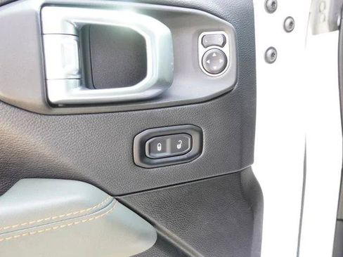 Certified 2025 Jeep Gladiator Mojave AWD/4WD image 19