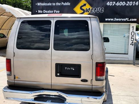 Used 2002 Ford E-150 and Econoline 150 Wagon RWD image 11