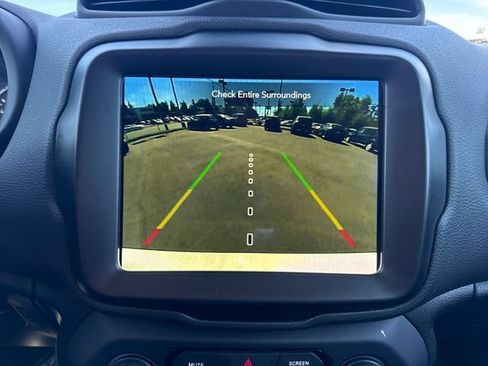 Used 2023 Jeep Renegade Latitude AWD/4WD image 25