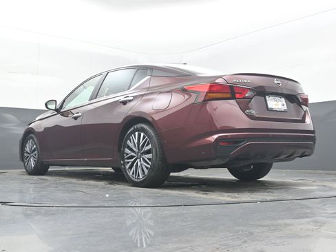 Used 2025 Nissan Altima 2.5 SV FWD image 25