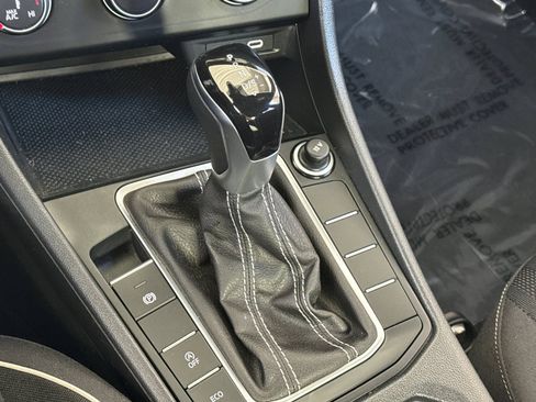 Used 2024 Volkswagen Jetta Sport image 16