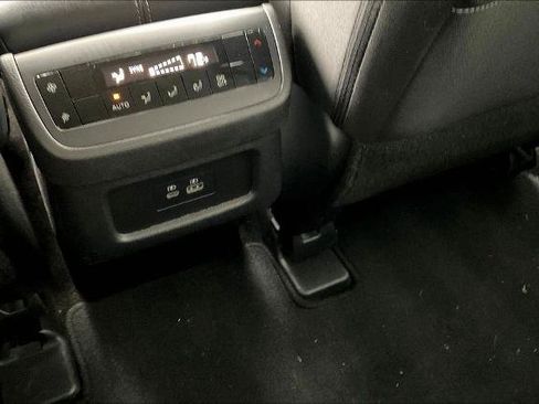 Used 2025 Nissan Pathfinder SV FWD image 10