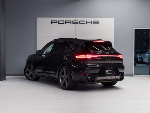 Certified 2025 Porsche Cayenne Turbo AWD/4WD image 3