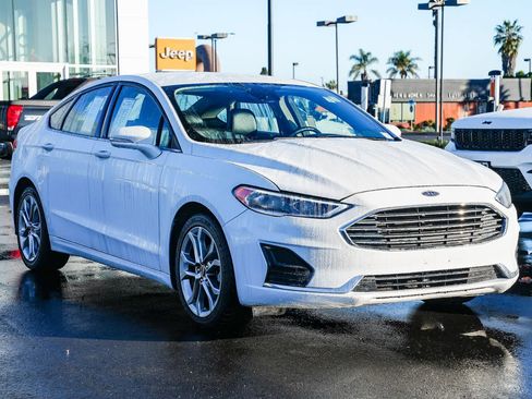 Used 2020 Ford Fusion SEL image 3