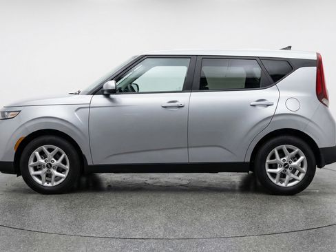 Used 2025 Kia Soul LX w/ LX Technology Package FWD image 5
