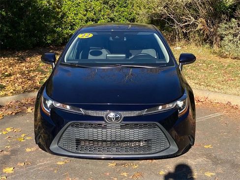 Used 2022 Toyota Corolla LE image 2