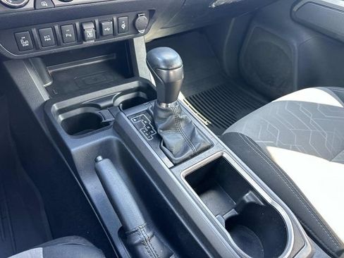 Used 2023 Toyota Tacoma TRD Off-Road w/ Technology Package AWD/4WD image 28