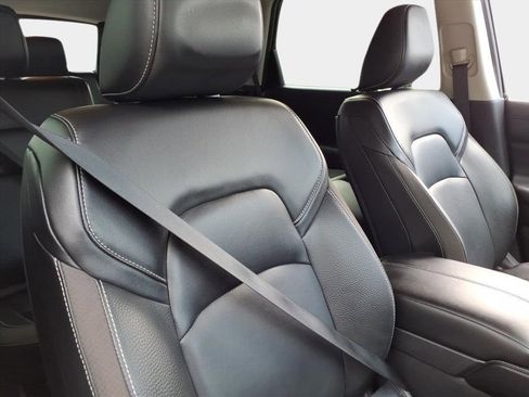 Used 2024 Nissan Pathfinder SL image 19