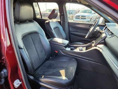 Used 2024 Jeep Grand Cherokee Altitude image 18