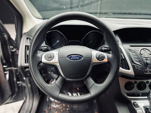 Used 2014 Ford Focus SE w/ SE Winter Package FWD image 27