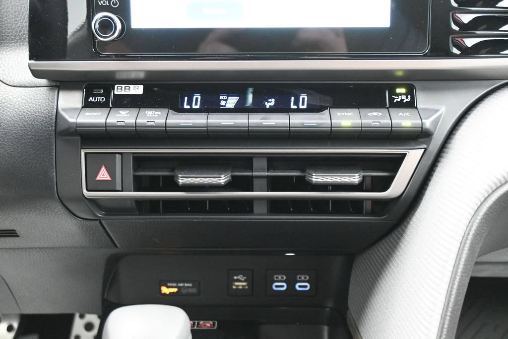 Used 2026 Toyota Camry SE FWD image 21
