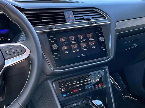 Certified 2023 Volkswagen Tiguan SE image 6