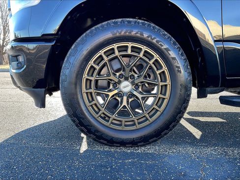 Used 2019 RAM 1500 Laramie image 9