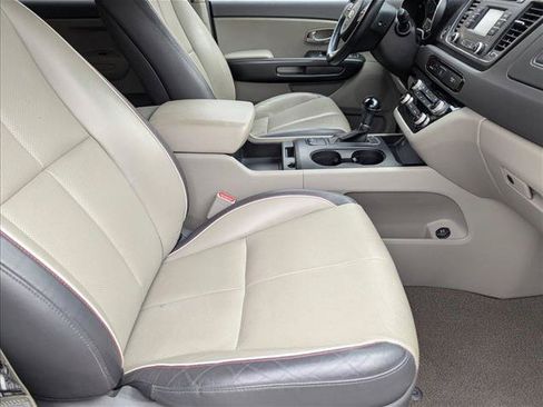 Used 2016 Kia Sedona LX w/ LX Essentials Premium Package FWD image 21