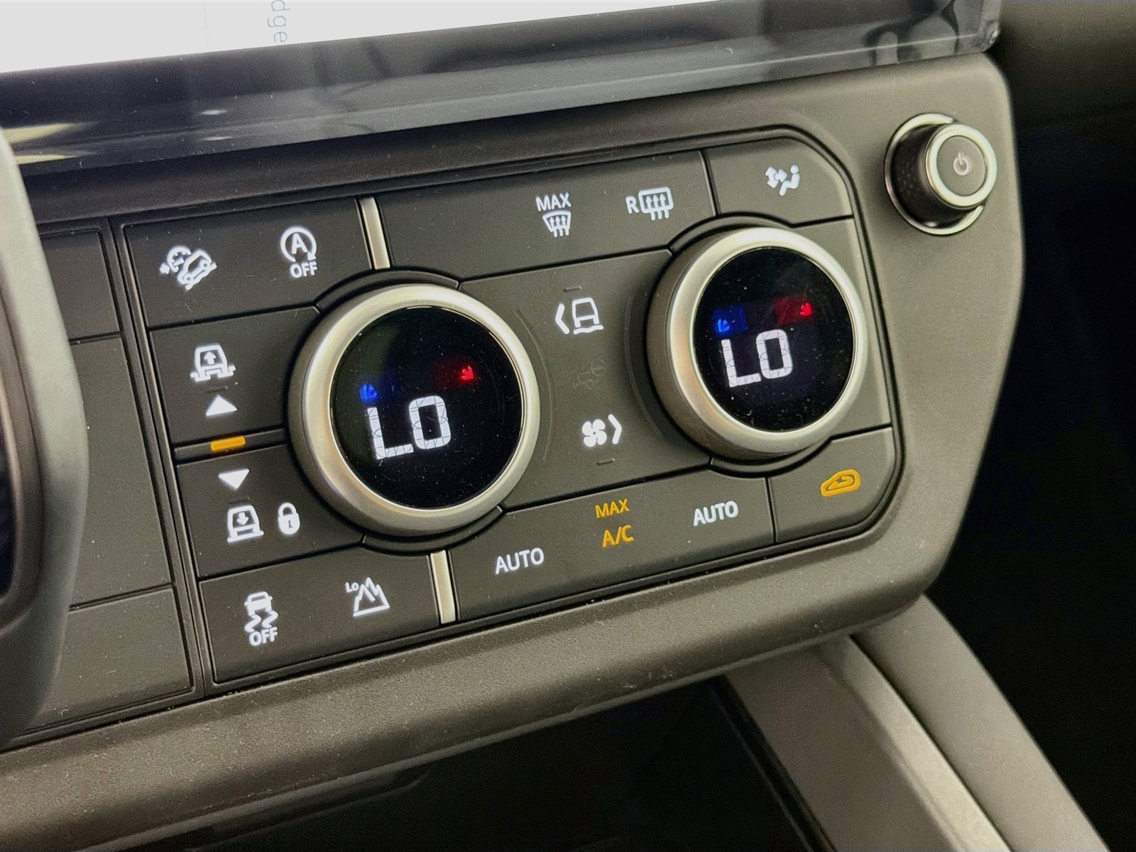 New 2026 Land Rover Defender 130 X-Dynamic SE AWD/4WD image 15