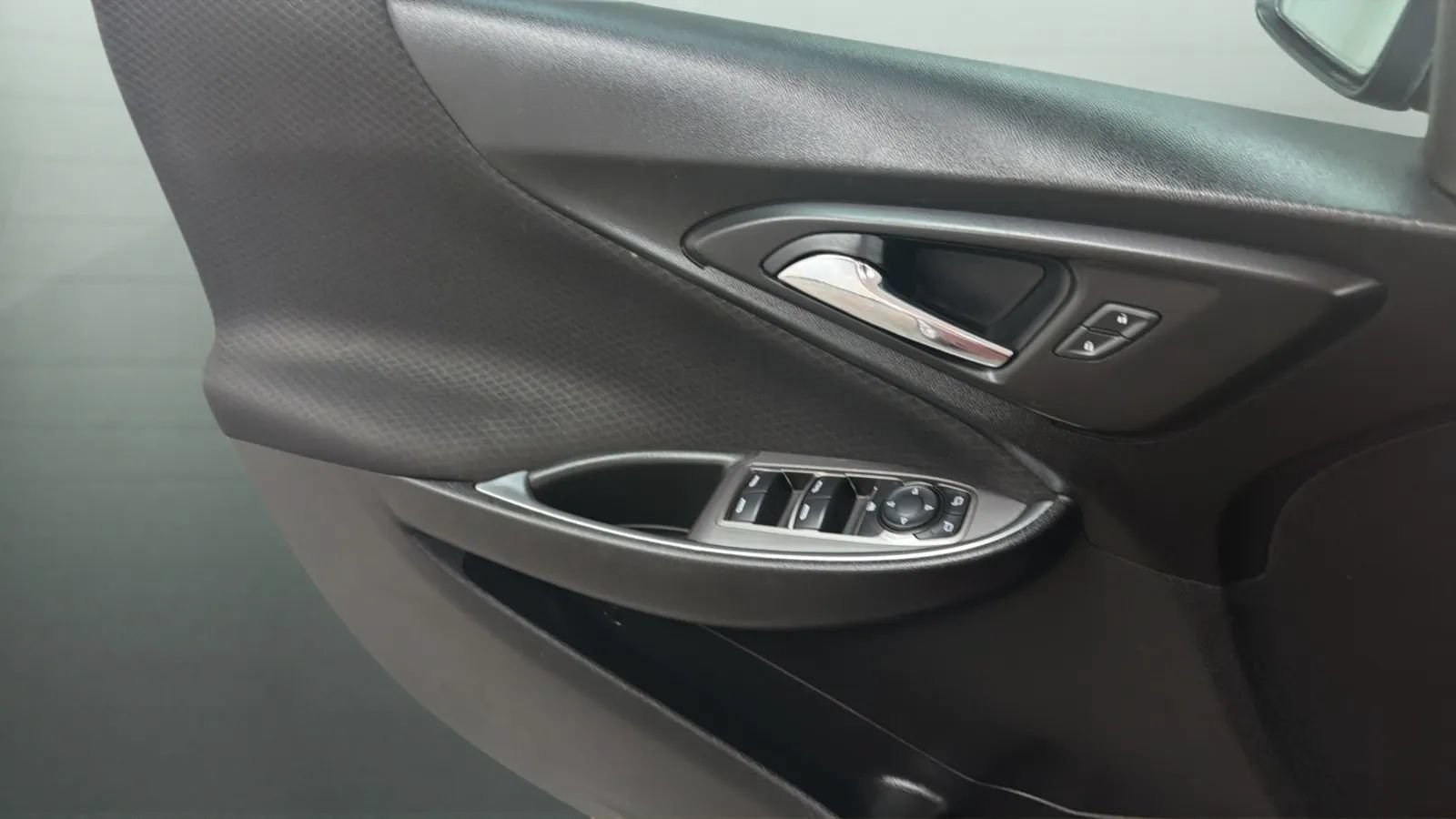Used 2021 Chevrolet Malibu LT FWD image 17