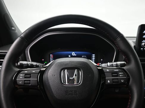 Used 2025 Honda Pilot Black Edition image 10