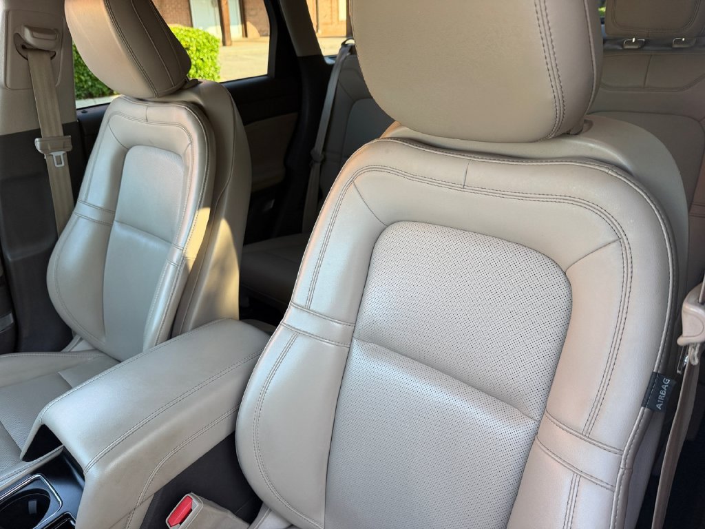 Used 2020 Lincoln Corsair FWD w/ Rear Removable Package Tray image 13