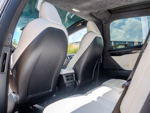 Used 2020 Tesla Model X Long Range AWD/4WD image 32