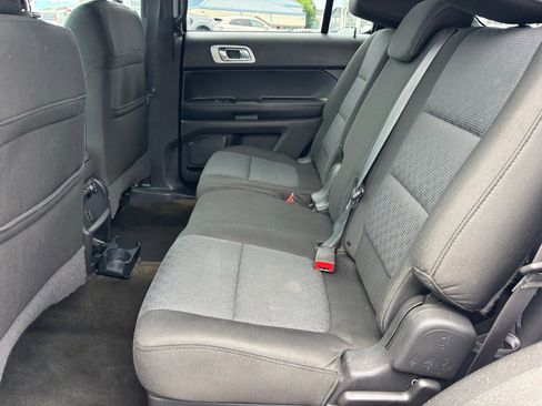 Used 2014 Ford Explorer XLT w/ Equipment Group 201A AWD/4WD image 16