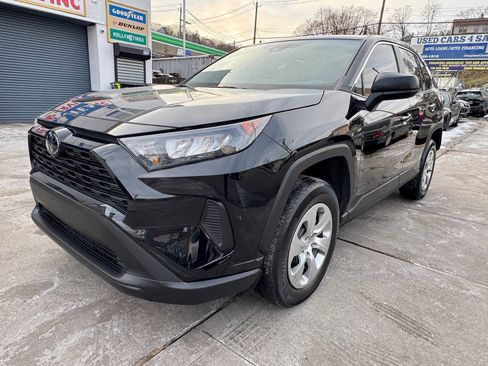 Used 2022 Toyota RAV4 LE image 1