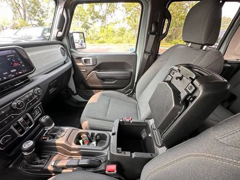 Used 2024 Jeep Wrangler Unlimited Sport AWD/4WD image 26