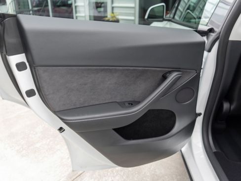 Used 2024 Tesla Model Y Long Range image 19