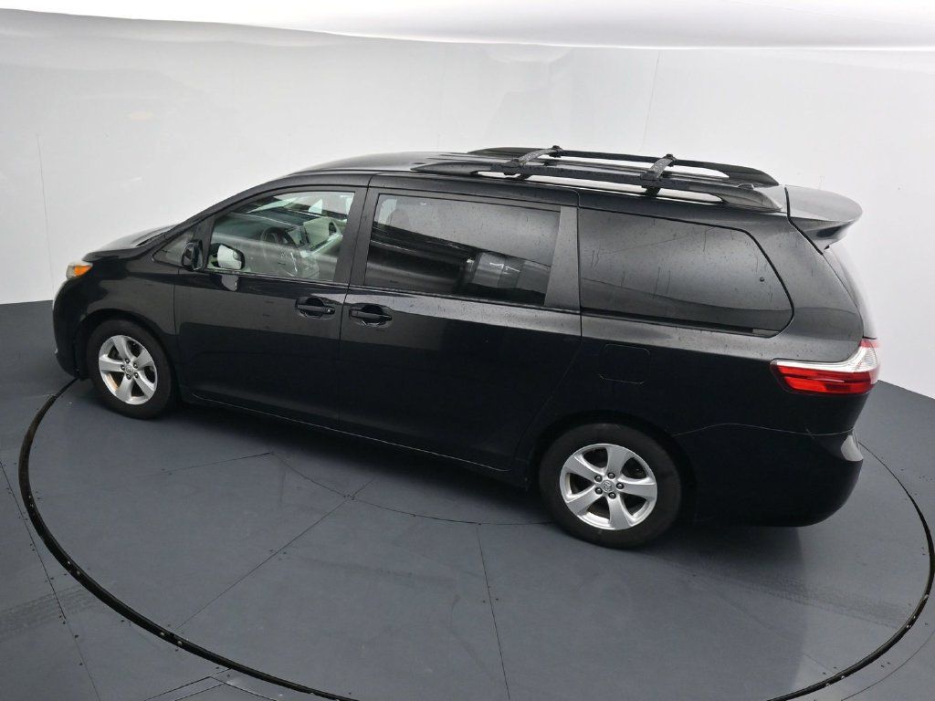 Used 2017 Toyota Sienna LE FWD image 26