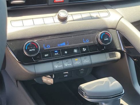 New 2025 Hyundai Elantra SEL image 24