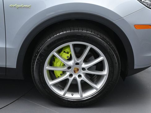 Used 2023 Porsche Cayenne E-Hybrid image 13
