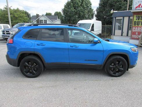 Used 2020 Jeep Cherokee Latitude Plus AWD/4WD image 3