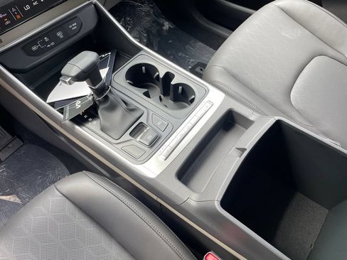 New 2027 Kia Carnival FWD image 9