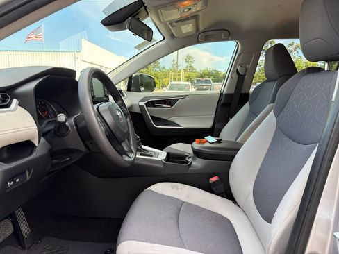 Used 2021 Toyota RAV4 XLE FWD image 10